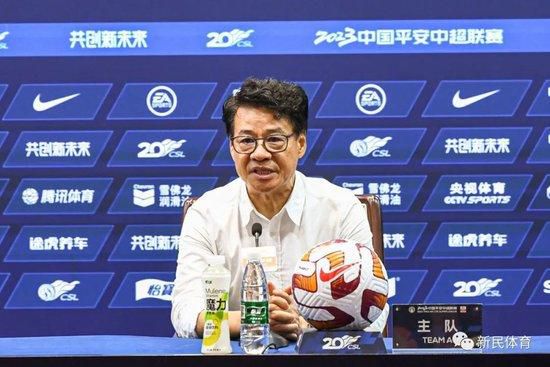 被发现的不伦现场的妻子