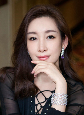 美女扒开下面让男人捅